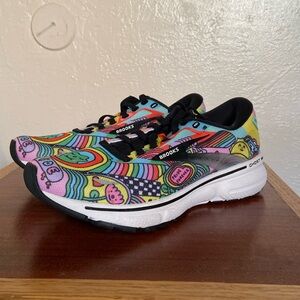 NWOT BROOKS GHOST 15 size 6.5 LIMITED EDITION PRIDE